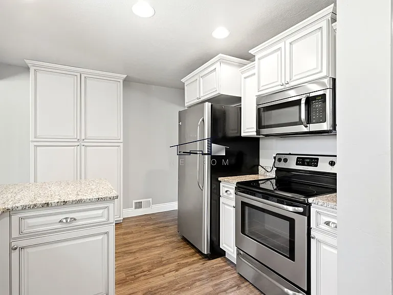 3729 Jackson Ave — Photo 9
