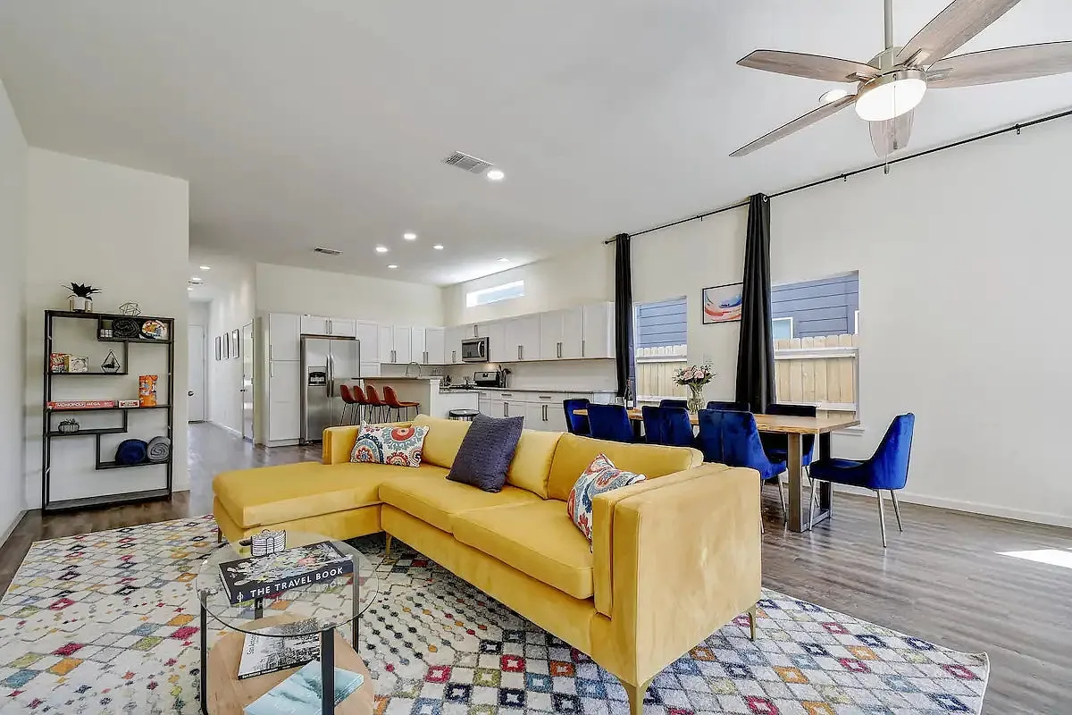 1618 Dakota Street, Unit 102 — Photo 1