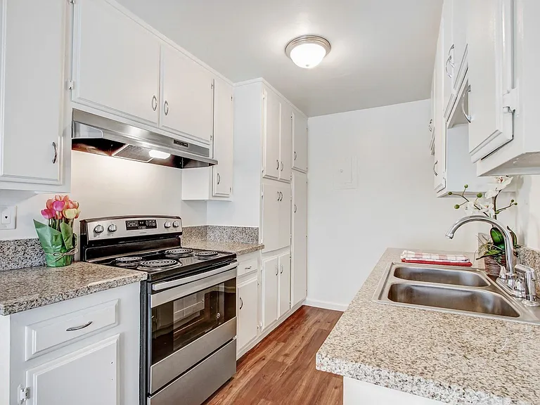 Woodman Apartments — Photo 48