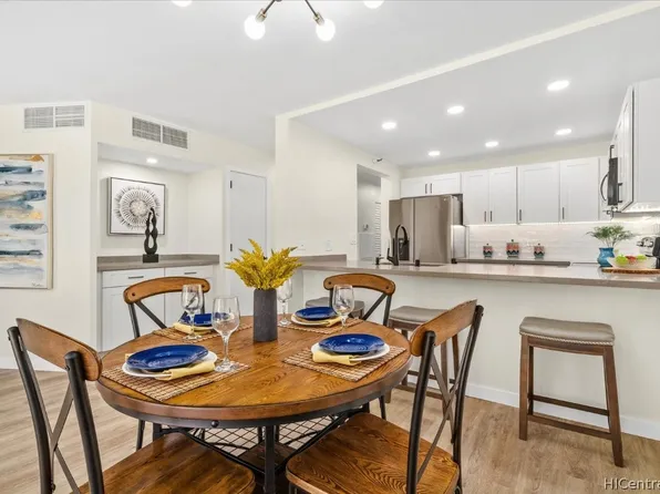 555 Hahaione St APT 3G, Honolulu, HI 96825