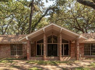 911 Lane St, Irving, TX 75061