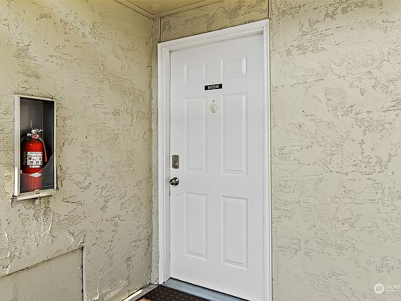 2nd image of 9494 Redmond-Woodinville Road NE #B105