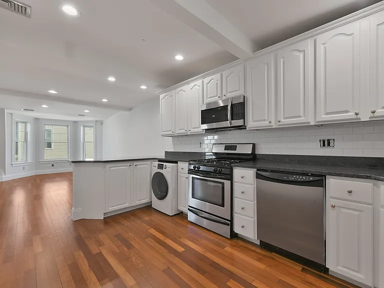 12 Tuckerman St #3A — Photo 6
