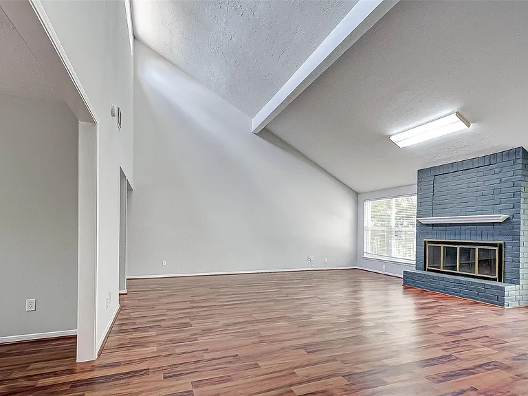2723 Colony Dr — Photo 24