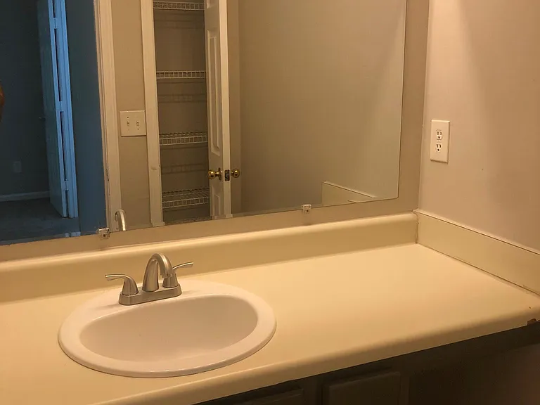 5910 Hampton Ct — Photo 10