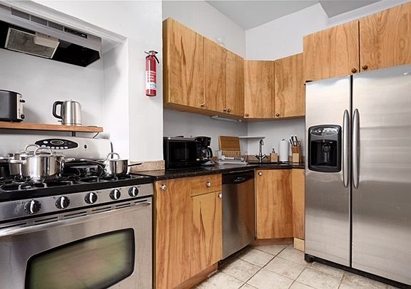 5th image of 953 Bloomfield St #3