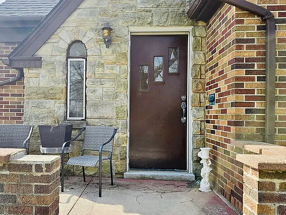 3841 Thornton Dr — exterior photo