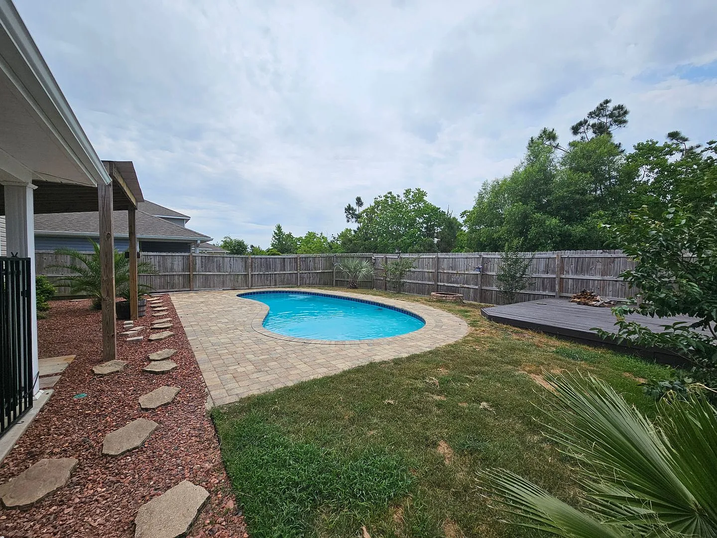 Spacious 5Bed/3Ba Home w/Private Pool! — Photo 4