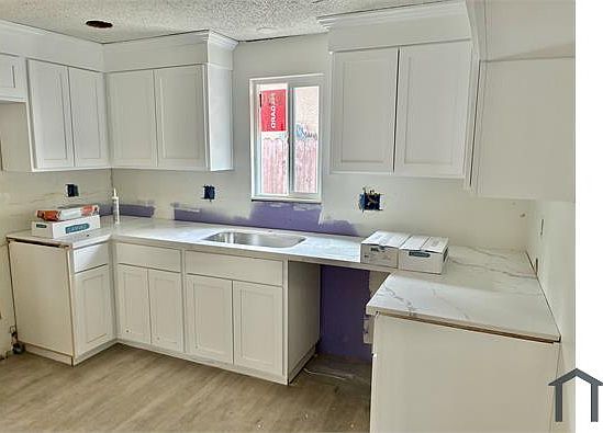 3rd image of 1404 N Park St