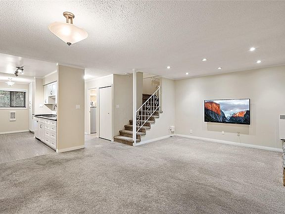 4th image of 897 Admirals Rd #13