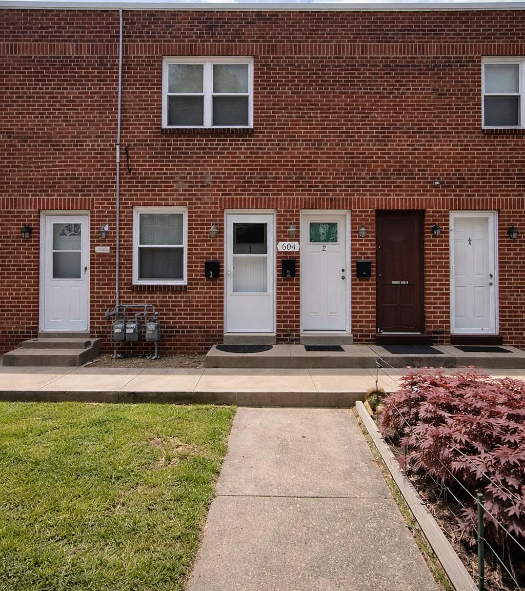 2 bed, 1.0 bath, 560 sqft, $2,900 — Photo 2