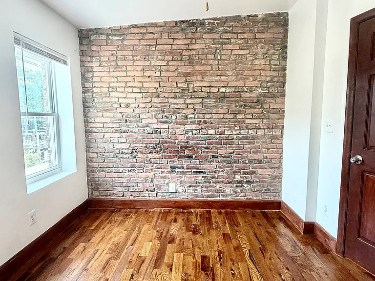 1819 N Port St — Photo 13