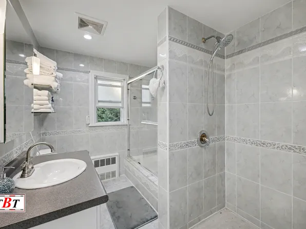 1836 East 27th Street image 18 of 34