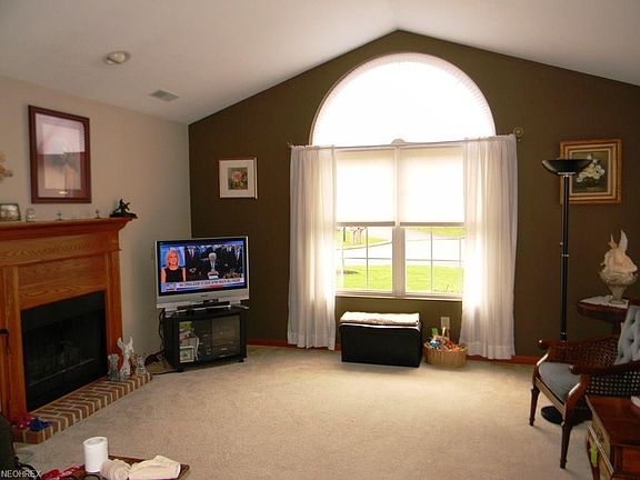 2nd image of 173 Beau Chemin Ave