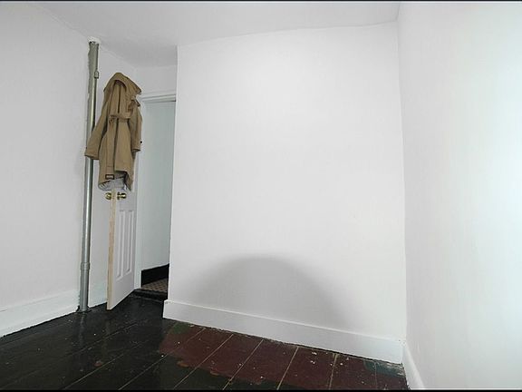 5th image of 328 E 6th St APT 13