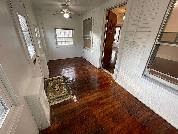 4th image of 301 E Illinois Ave