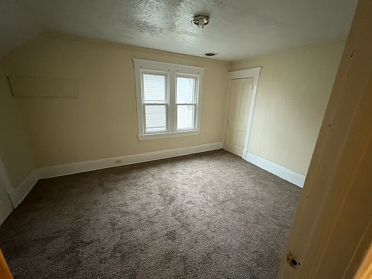 489 Sumner St — Photo 3