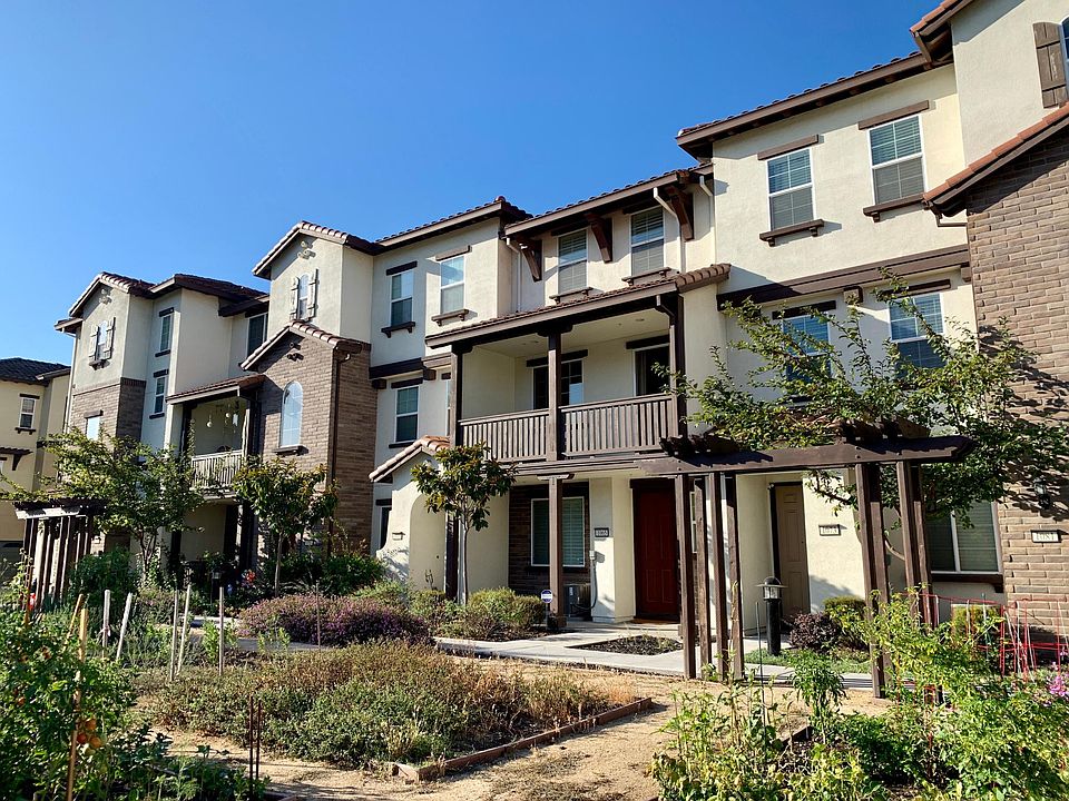 Unit in front of the community garden - no other units facing front