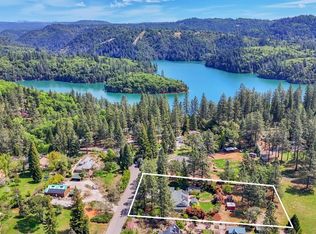 15411 Lakeview Dr, Grass Valley, CA 95945