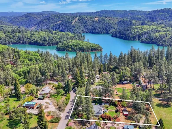 15411 Lakeview Dr, Grass Valley, CA 95945