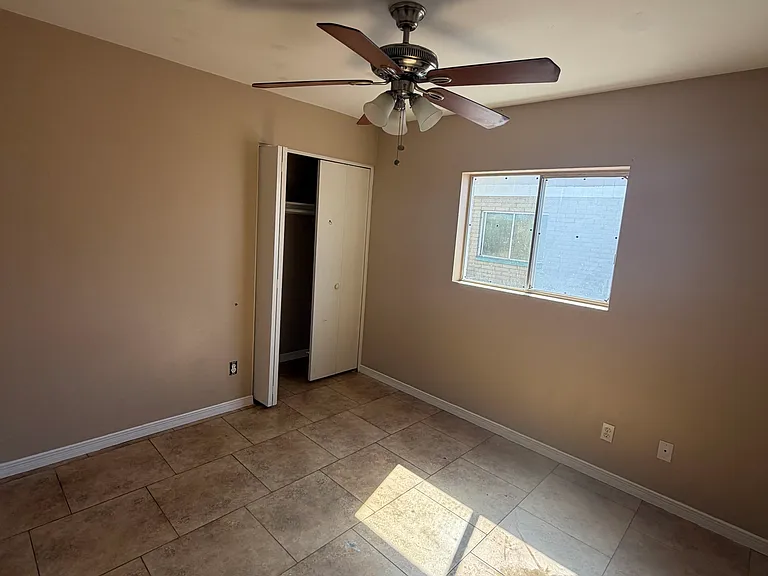 3708 W Loma Ln — Photo 9
