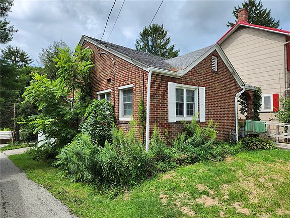 2nd image of 113 W Loyalhanna St