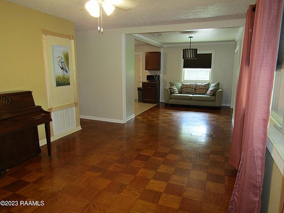 3rd image of 310 Belaire Dr