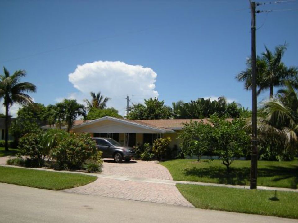 1st image of 1105 SE 14th Ct