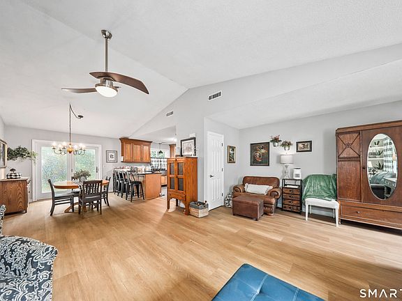 5th image of 44 Algonquin Way