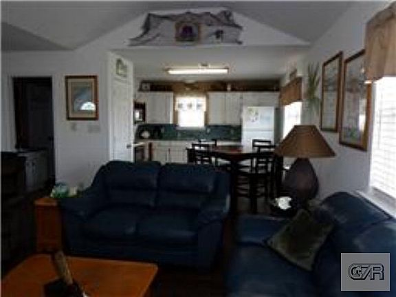 5th image of 2727 Foster Dr