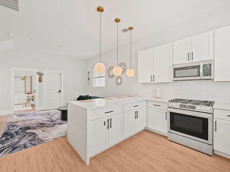 1208 Moody St — Photo 27