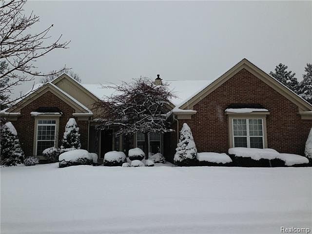 1st image of 47391 Larchmont Dr