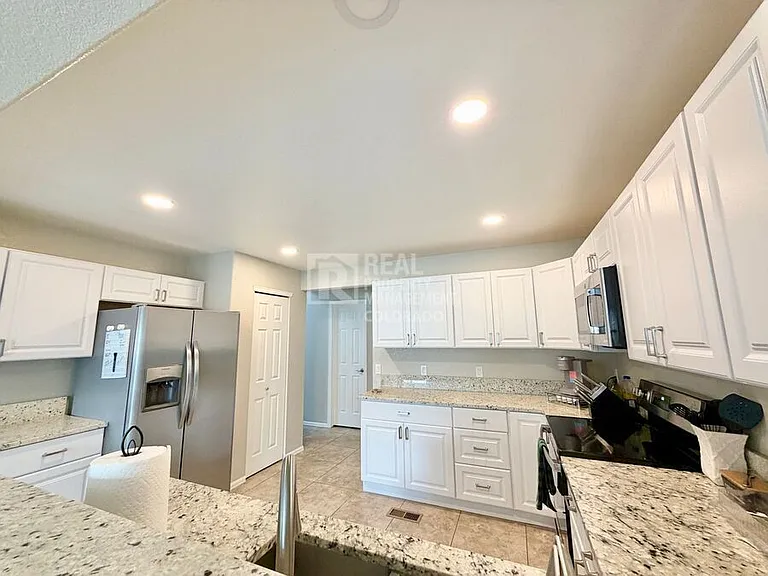 2229 Hyacinth Rd — Photo 6
