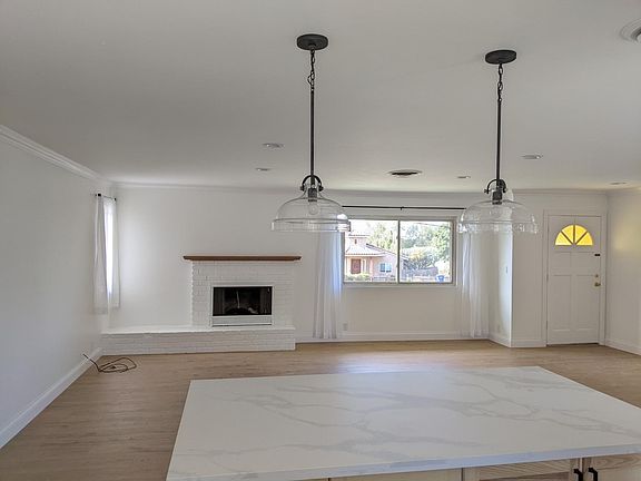 3rd image of 806 Poinsettia Ave