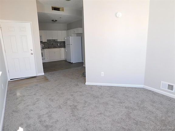 5th image of 119 A Grand Fowlerville Vlg