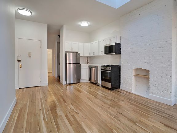 3rd image of 348 W 47th St APT 5A