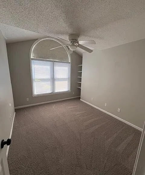 118 W Victoria Ct #D — Photo 8
