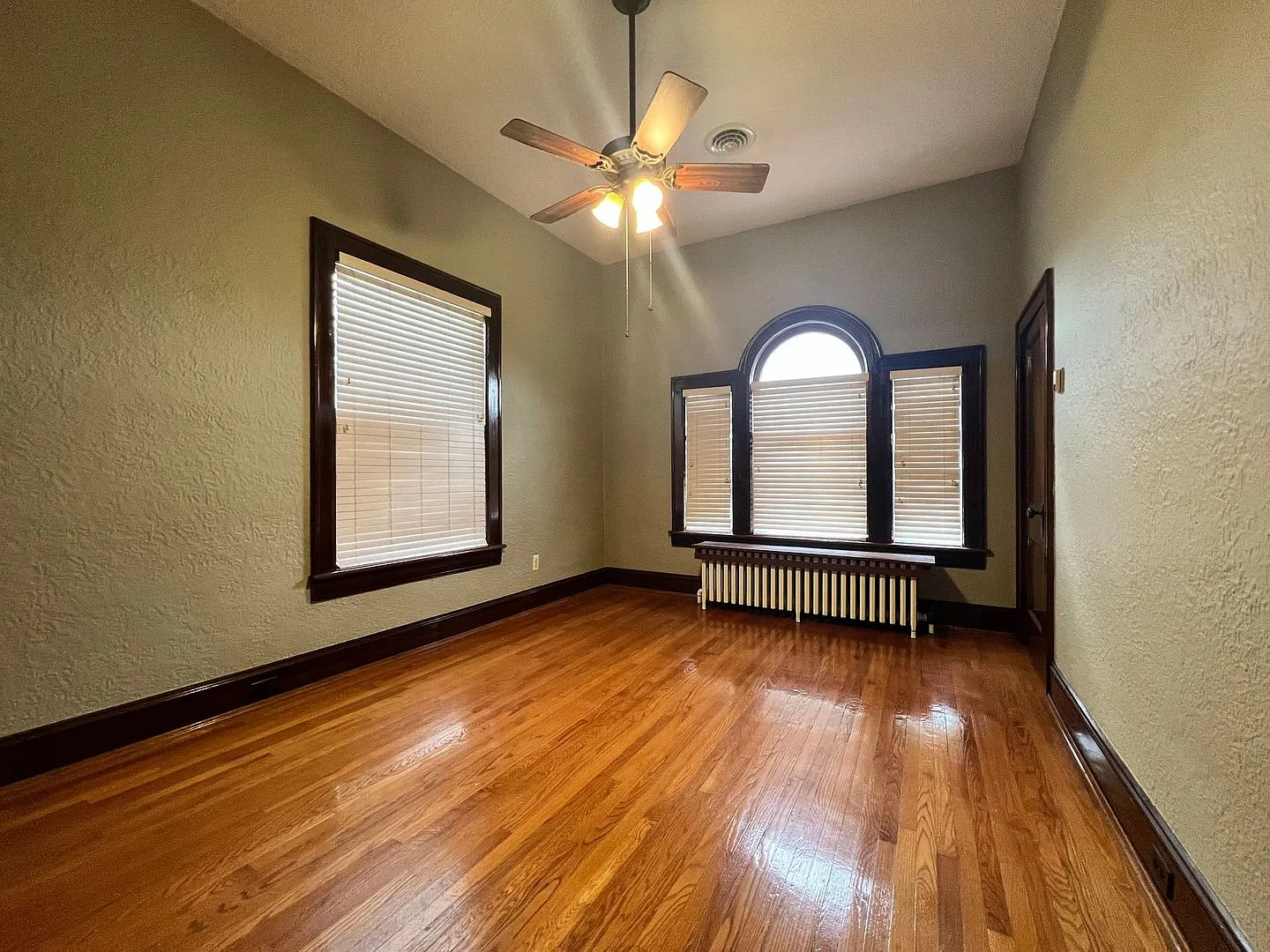 302 Mountain Ave — Photo 3