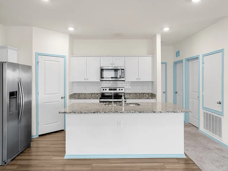 5010 Jovian — Photo 4