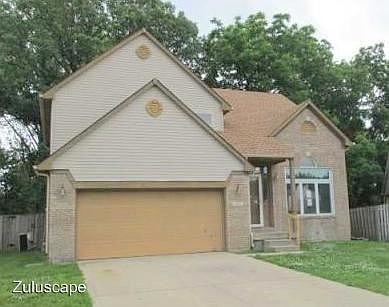 2nd image of 215 Rosebery Ct