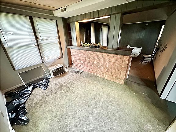 3rd image of 122 E Maplewood Ave