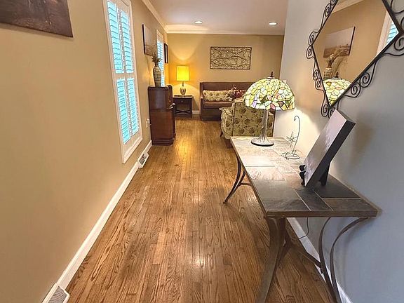 3rd image of 901 Spring Garden St