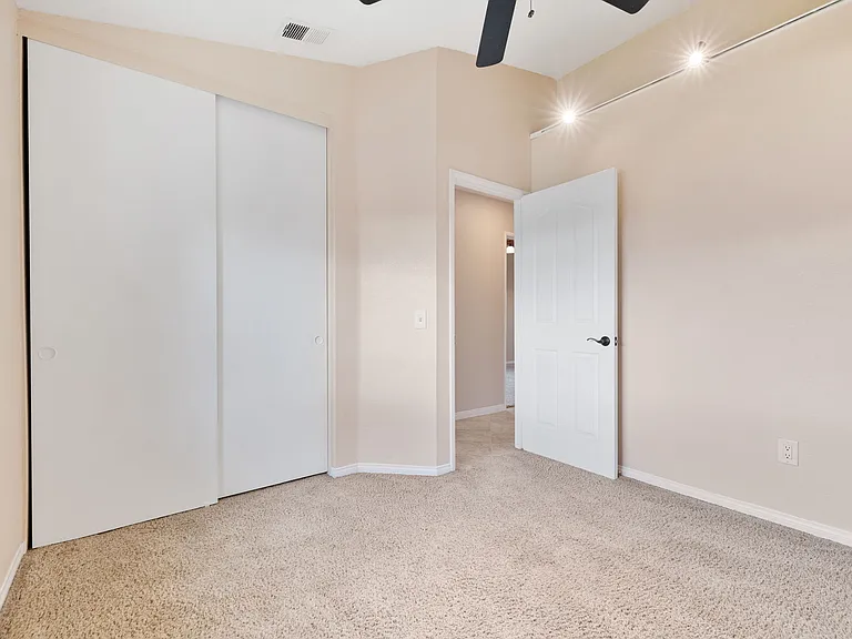 44030 Mariposa Ct — Photo 15