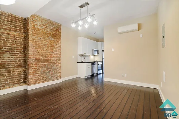 Rented by EXR | media 22