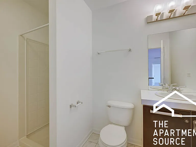 1524 W Glenlake Ave #5B — Photo 5