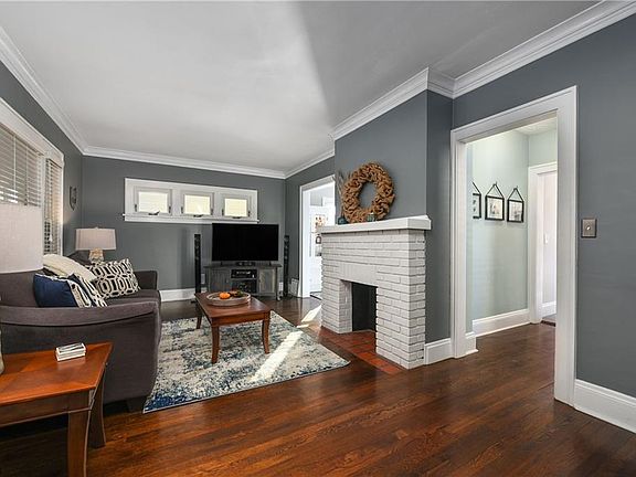 4th image of 2056 Lincoln Ave