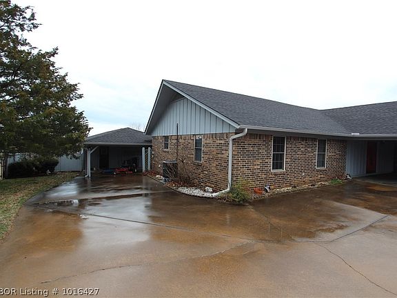 2nd image of 629 W Canterbury Dr