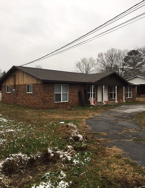 1st image of 2621 Villa Dr NW