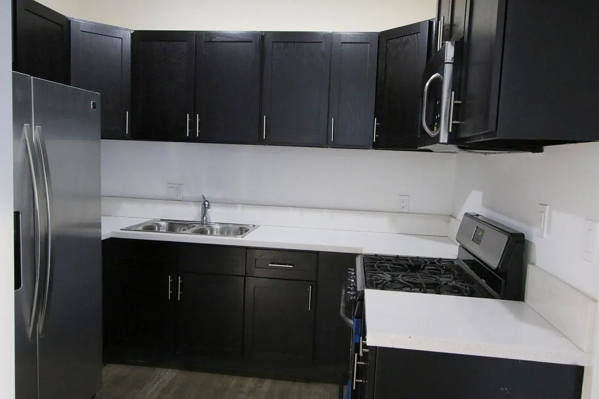 3 bed, 1200 sqft, $3,450 — Photo 3