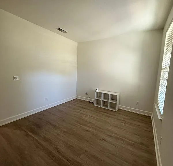 433 Tolman Way — Photo 3